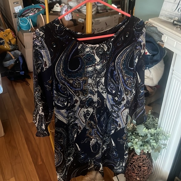 Bella Moda medium flutter sleeve dress. 100 polyester. Lined - Picture 3 of 4